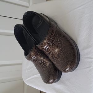Dansko clogs, brown textured pattern size 38